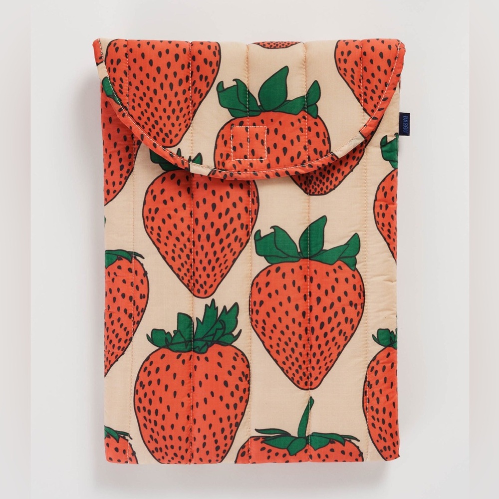 Baggu Puffy Laptop Sleeve Strawberries 13”